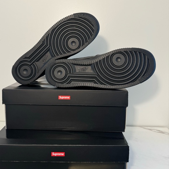 Supreme x Nike Air Force 1 Low - Picture 5 of 12